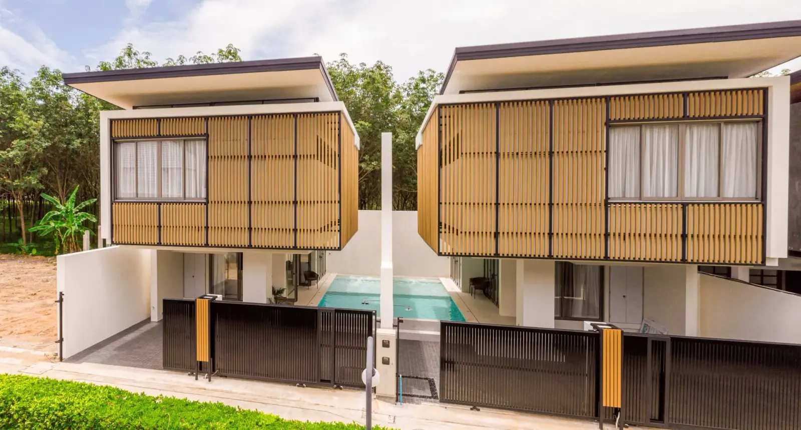 Diamond Pool Villas - 12-unit villa complex with pool on Phuket