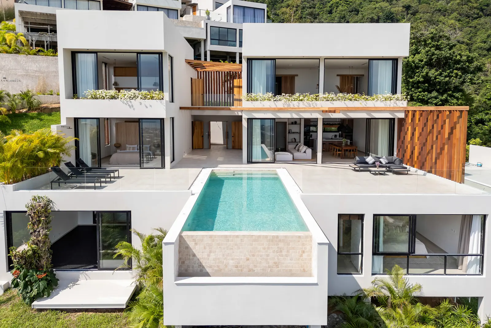 Azure Villa Chaweng - completed villa with bay view