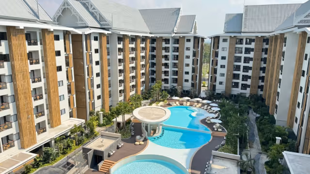 Wyndham Jomtien Pattaya - completed condo-hotel on the Gulf of Thailand - 4